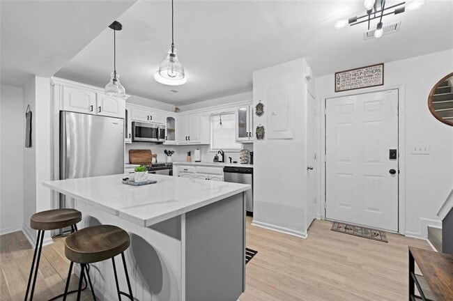 Photo - 6003 Pat Mell Pl SE