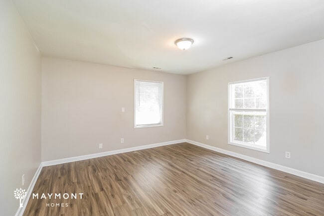 Photo - 800 Milan Rd E