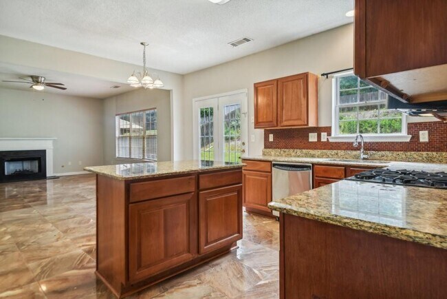 Photo - 2455 Beckenham Pl
