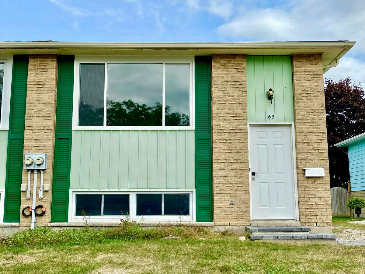 Photo - 69 Bridle Path Rd