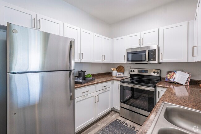 2BR, 2BA - 1,067SF - Kitchen