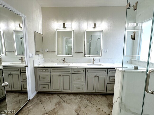 Photo - 2763 Lochleven Way