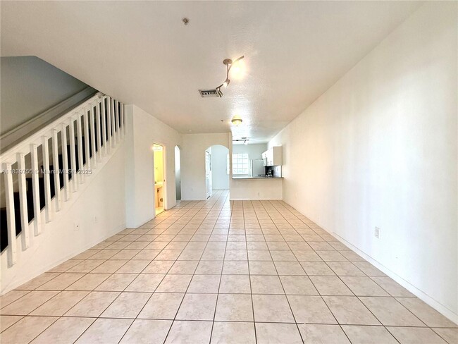 Photo - 5670 NW 116th Ave Unidad 205