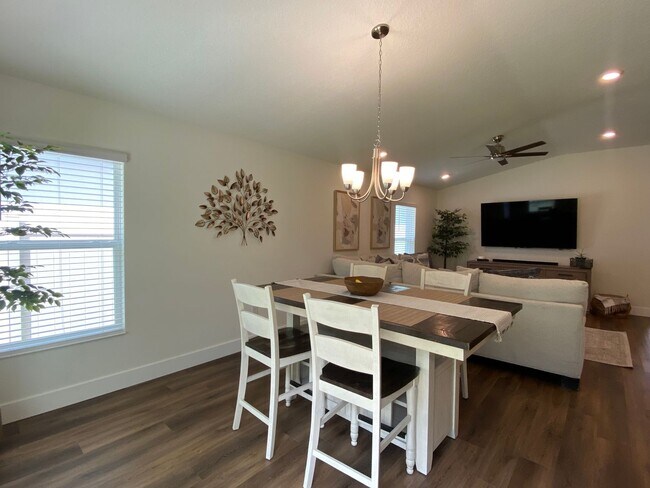 Photo - *1000 OFF 1ST MONTH FREE* Spacious 4 Bed, ...
