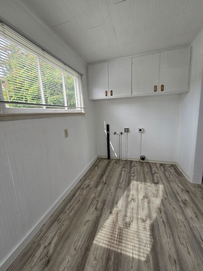 Photo - 1818 W 5th St