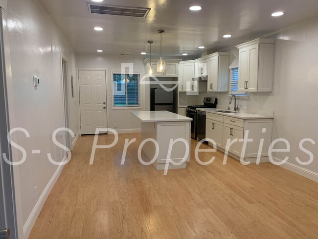Building Photo - 2626 20th St Rental
