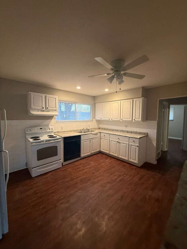 Photo - "Charming 3-Bedroom Gem on Walker Avenue – Cozy Living in St. Louis!"  Section 8 Welcome