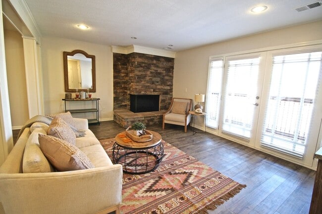 Photo - Jefferson on the Plaza