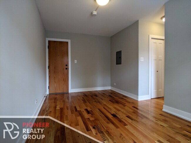 2907 N Mildred