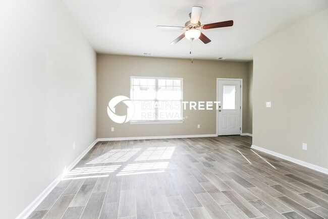 Photo - 4 Bedroom Pet-Friendly Home in La Vergne, TN with Main Street Renewal