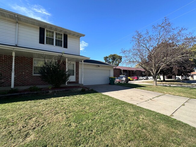 Reserve Street Duplex - Reserve Street Duplex Apartment Unit 204