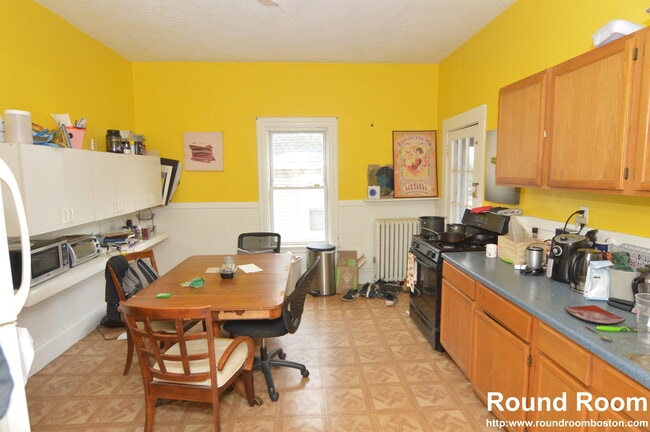 Building Photo - 32 Linden St Unit 1