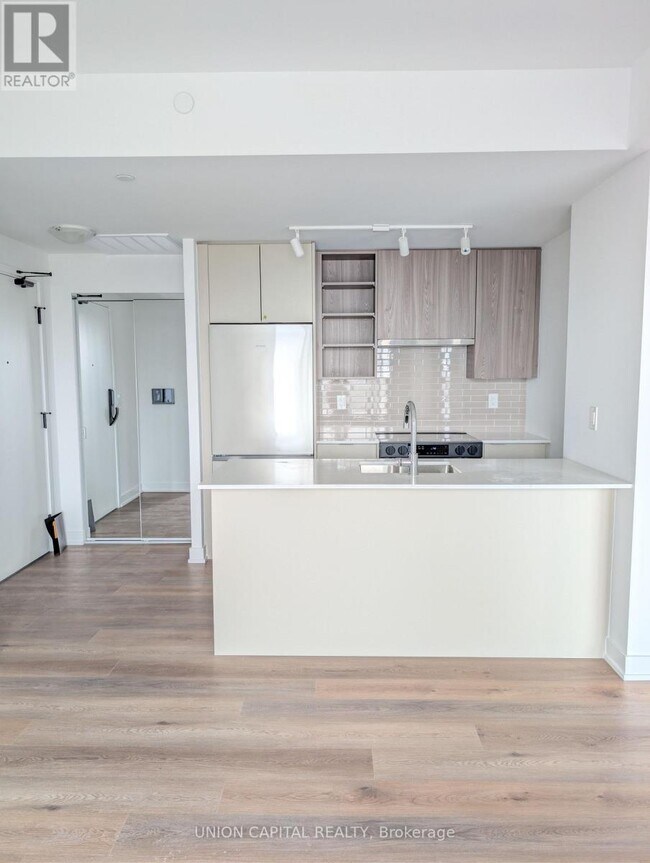 Photo - 2075 Lakeshore Rd. Unit 801