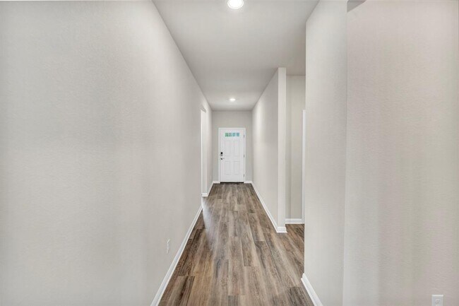 Photo - 102 Greenspire Ln