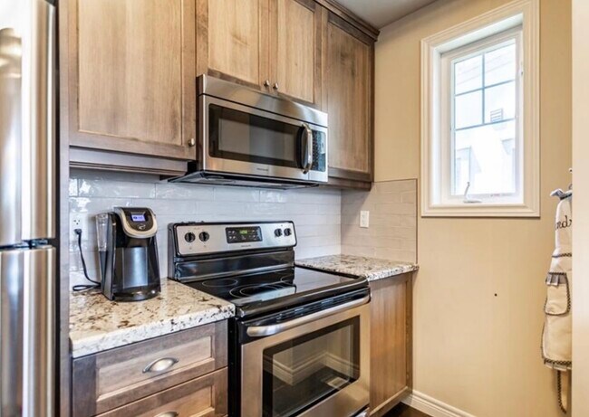 Photo - Gorgeous TownHouse in Ancaster