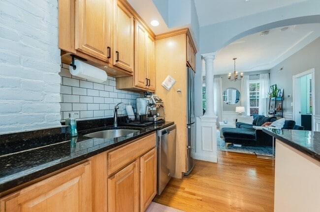 Photo - 65 Baldwin St Unit 2