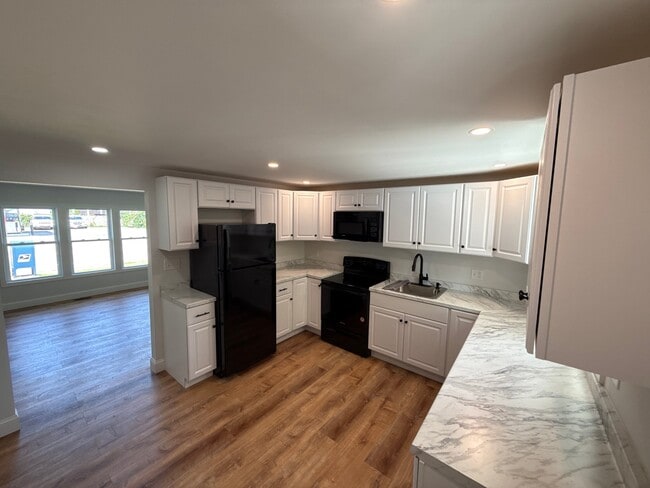 Photo - 177 Swan St