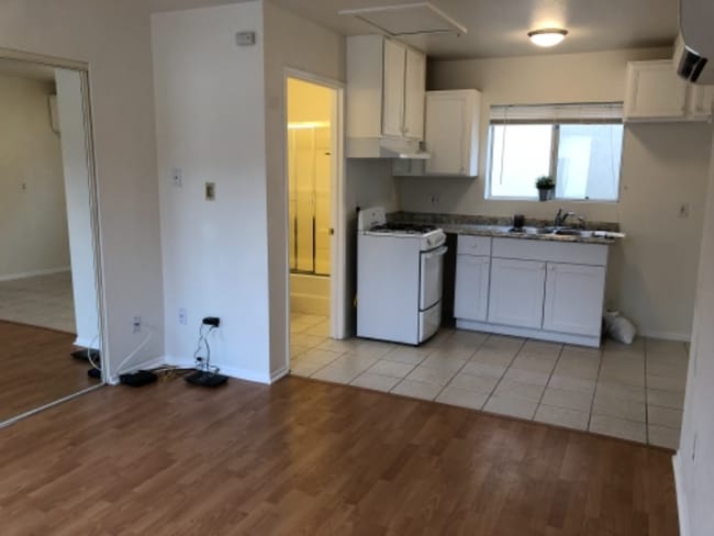 Photo - 638 Salem St Unidad A