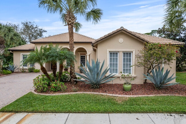 Photo - 801 SW Classico Ct