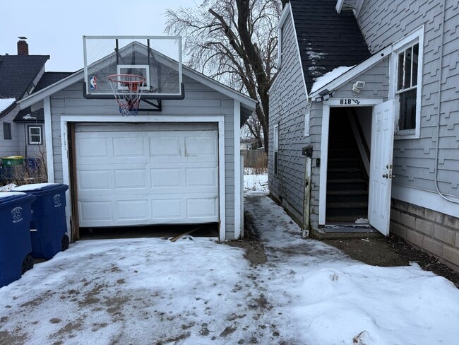 Photo - 818 N Van Buren St