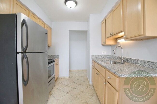 Building Photo - 7541 N Winchester Ave Unit 403