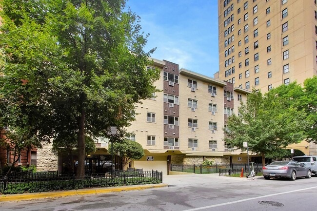420 W Aldine Ave Unit 228