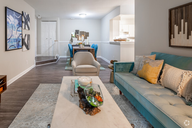 2 BR, 1 BA - 903 SF