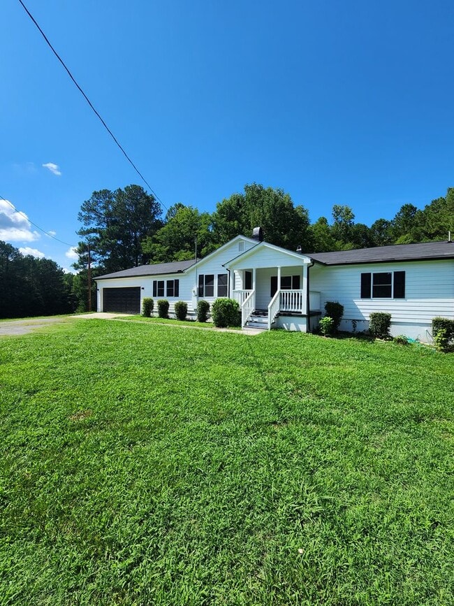 Photo - Apex-Durham /3BR Jordan Lake House