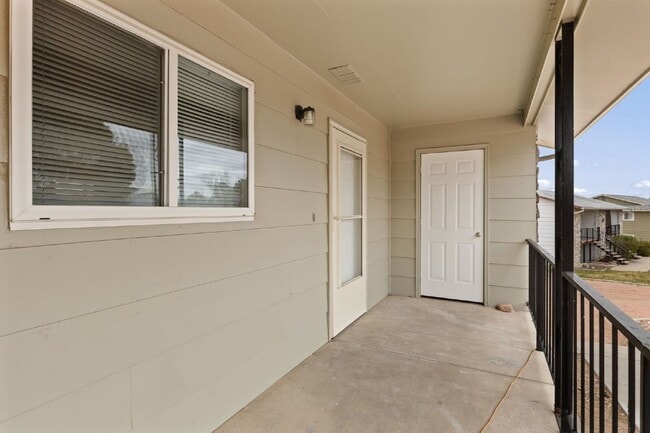 Photo - 1163 Cree Dr Unit 4