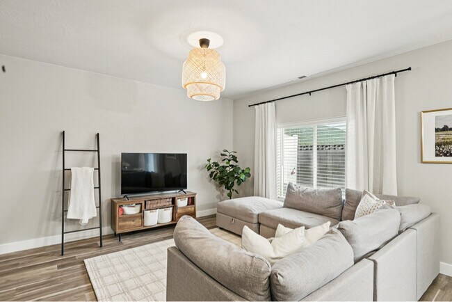 Photo - 1547 W Pyrite Ln