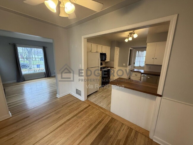 Photo - 844 Reynard St SE