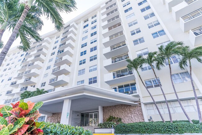 Photo - 401 Golden Isles Dr Unit 412