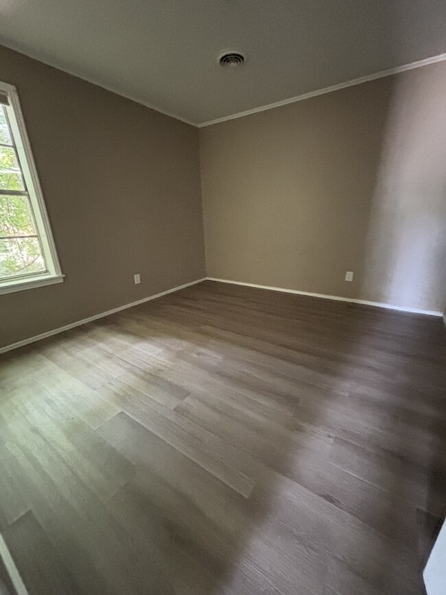 Photo - 914 Monroe Ave