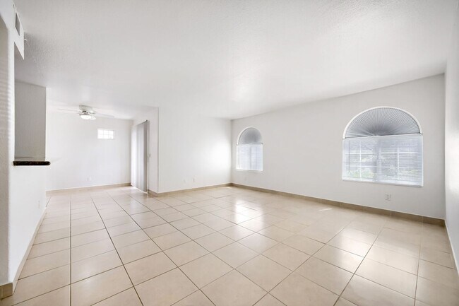 Photo - 2 Bedroom Condo within The Regency At The Lakes!