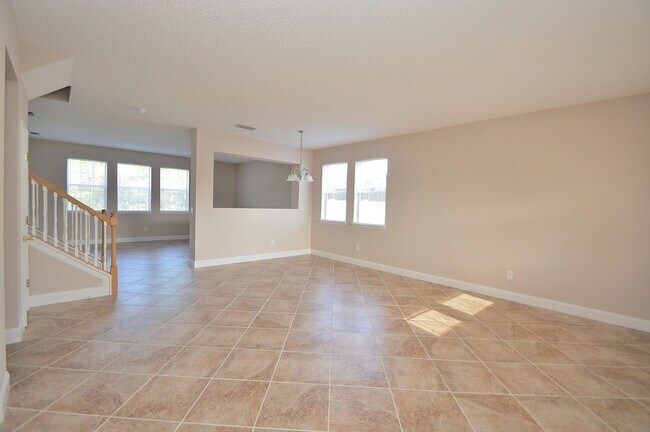 Photo - 144 London Dr