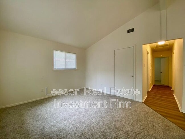 Photo - 1311 Elsa Jane St