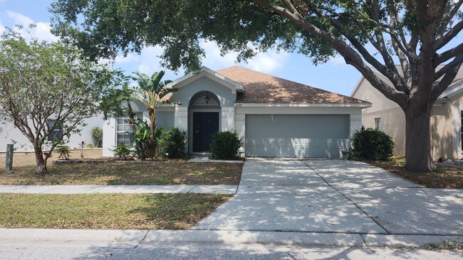 Building Photo - 4 Bedroom Home Riverview