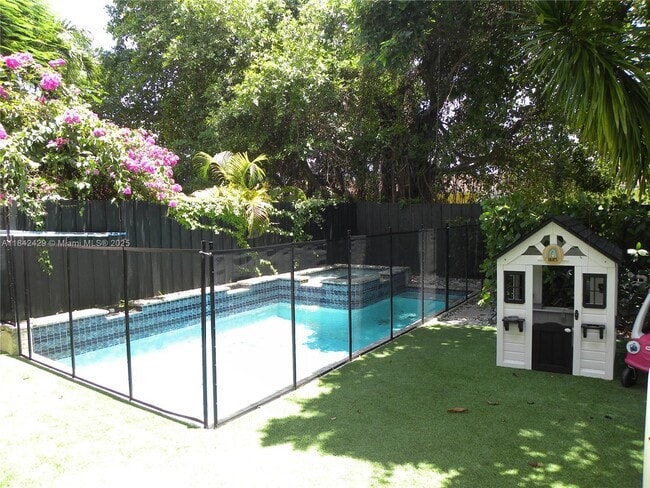 3532 SW 23rd Ter