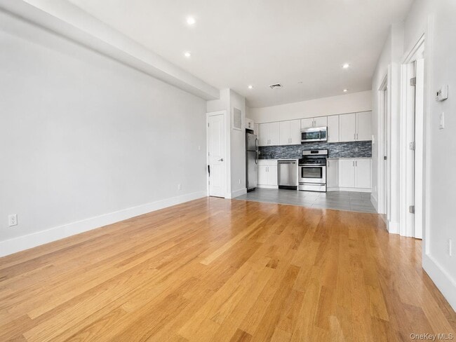 Building Photo - 42-18 Bell Blvd Unit 3A