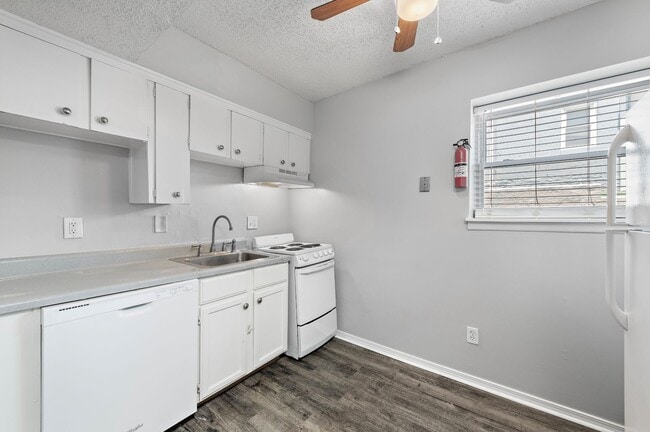 Photo - BALTIMORE PLAZA