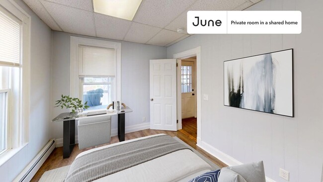 Building Photo - Private bedroom in 3 bed/1 bath Home