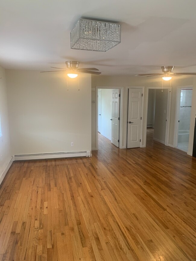 Photo - 7xx E 226th St