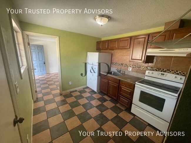 Building Photo - 3224 K St Unit BACK