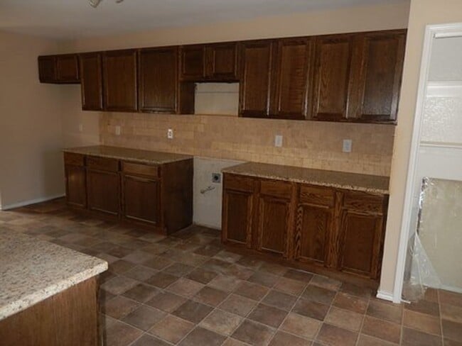 Photo - 3 Bedroom, 1 1/2 Bath in Casa View!