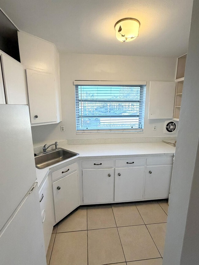 Photo - 520 NE 7th Ave Unidad 2F