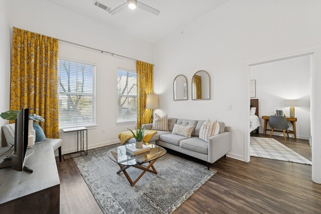 Photo - Mustang Station