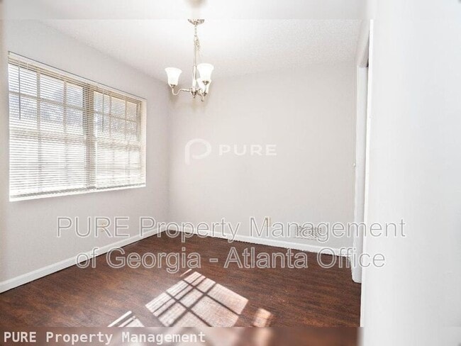 Photo - 772 Rogers Way SW