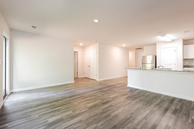 Photo - 161 Queens Cir