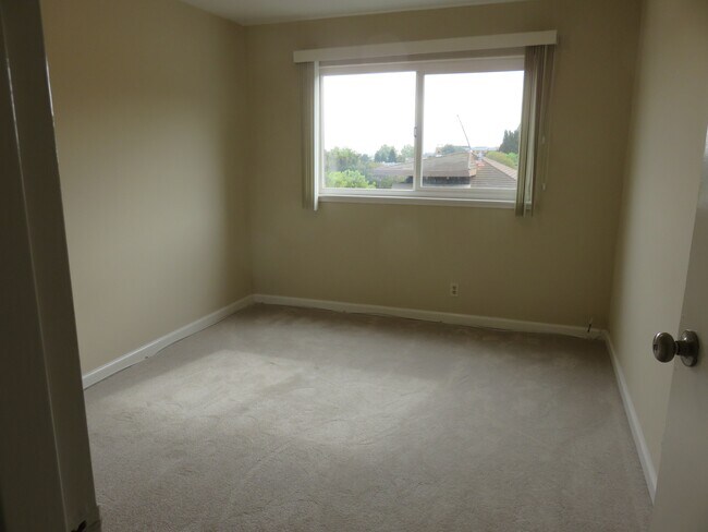 Photo - Hill Garden Apartments