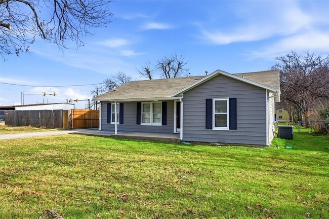 Photo - 418 Russell St